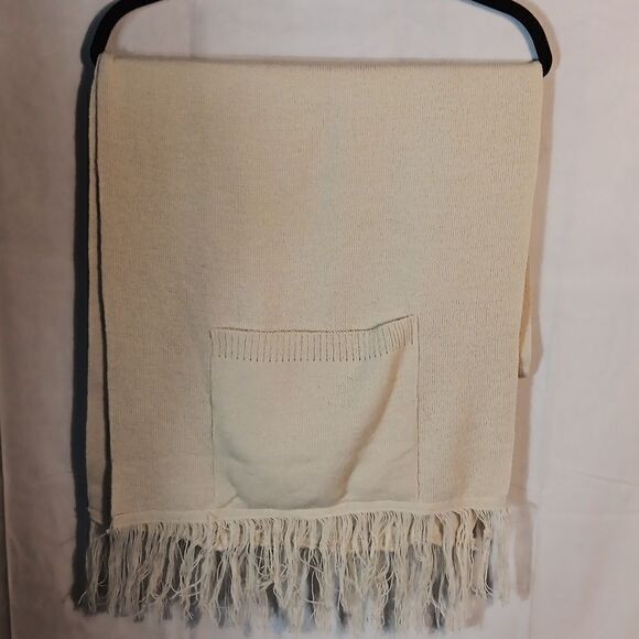 Winter Fringe Scarf w/ Pockets - Picture 4 of 4